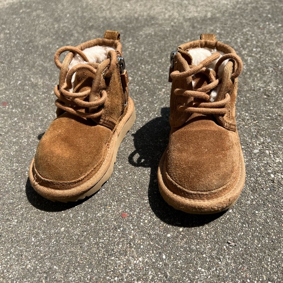 Uggs - Toddler Size 7 - Picture 3 of 11